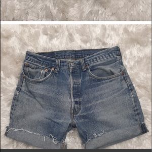 Levi’s cut off jeans